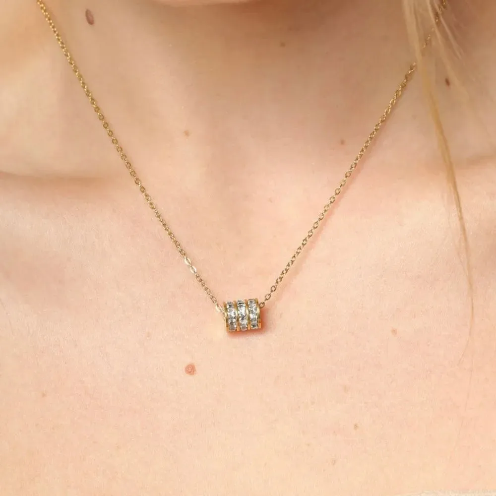 14K Gold Round Pendant Necklace