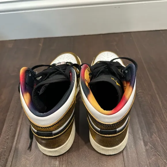 Air Jordan 1 Mid SE &quot;Orange Wear Away&quot; sneakers size 5.5