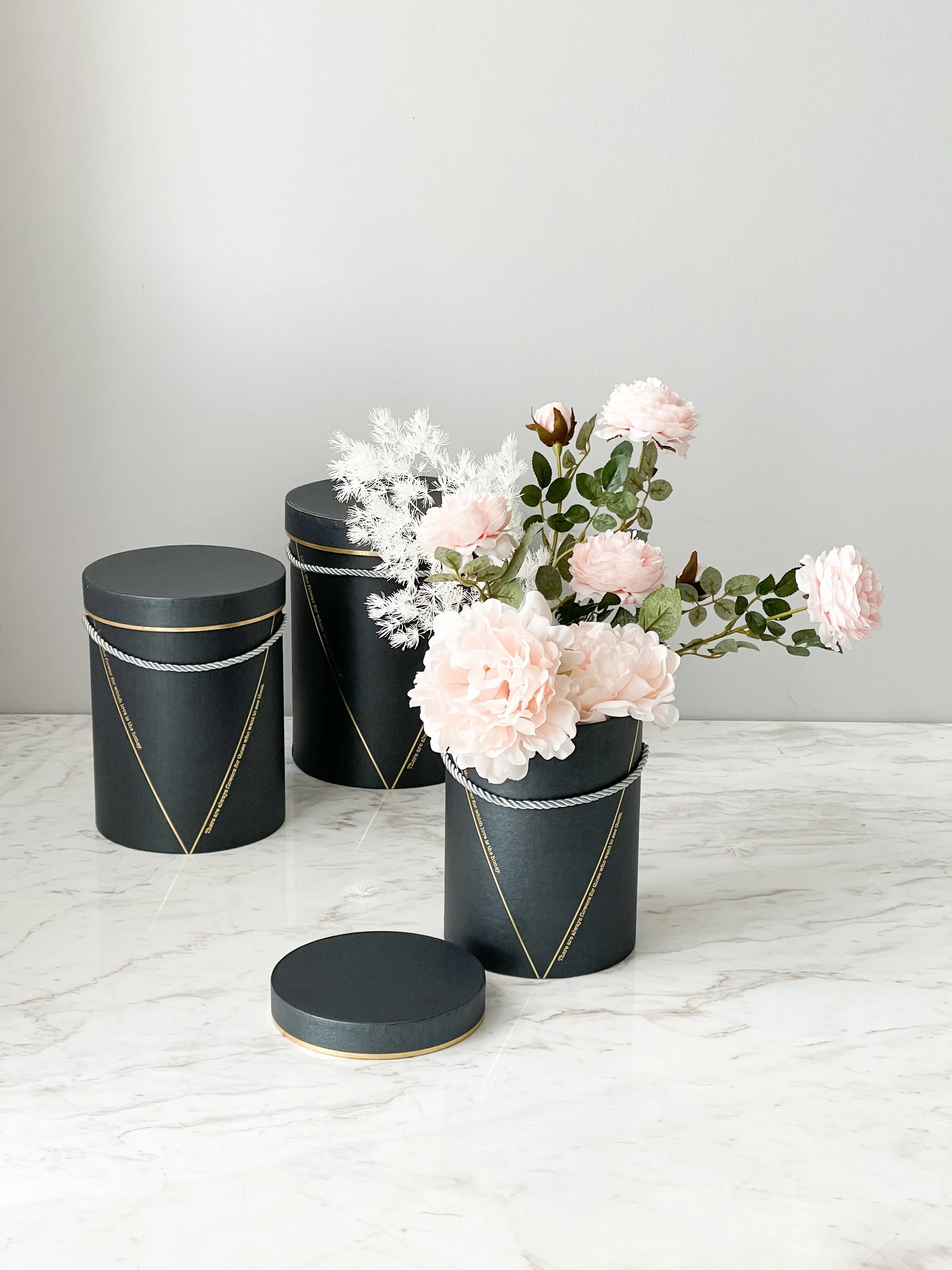 Colored Round Flower Box With Gold Lines