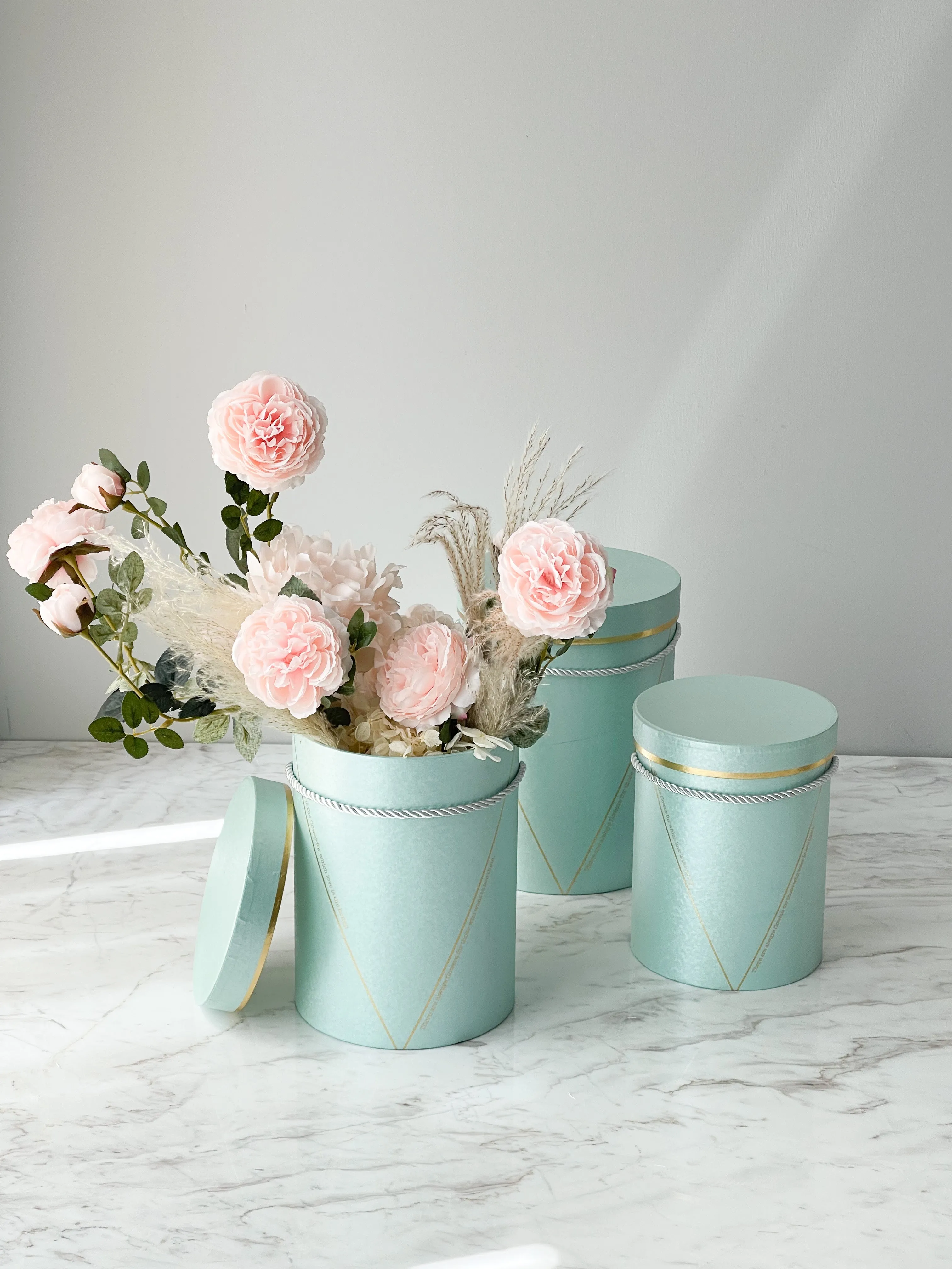 Colored Round Flower Box With Gold Lines