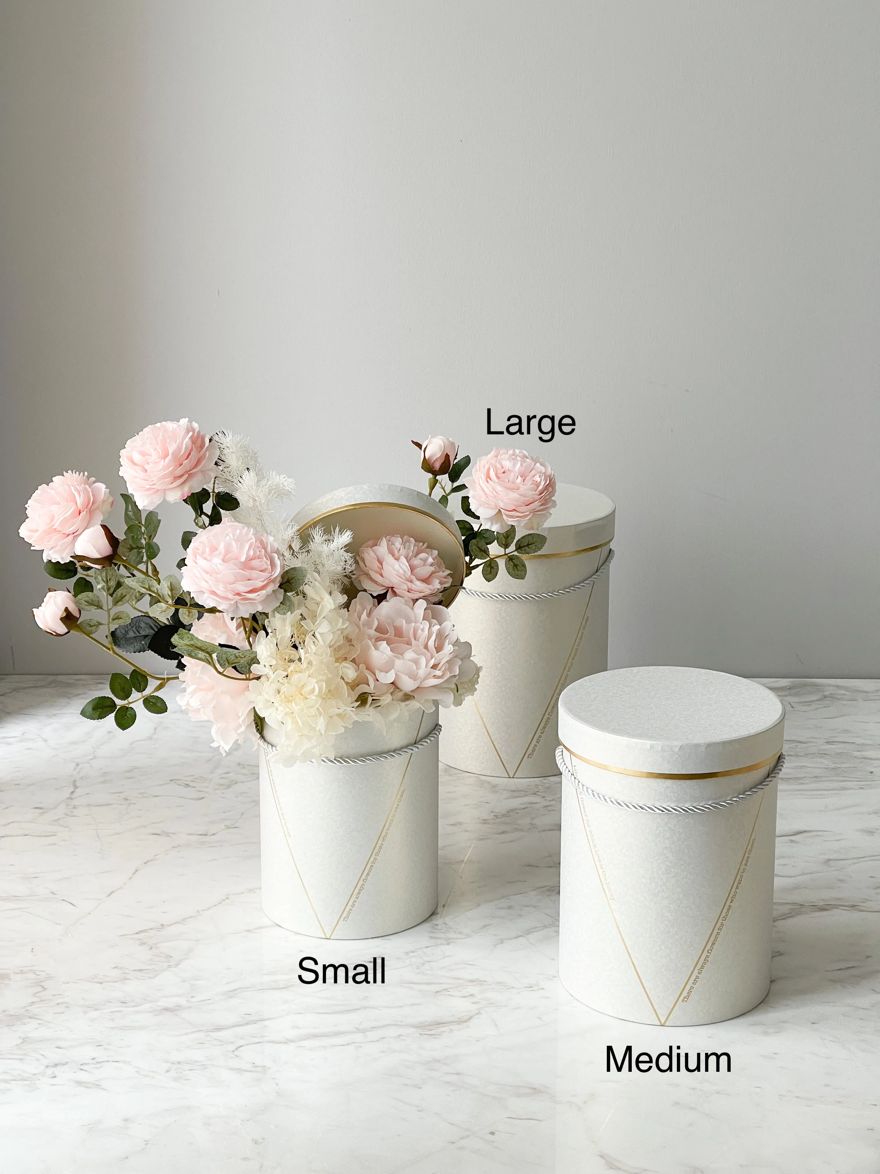 Colored Round Flower Box With Gold Lines