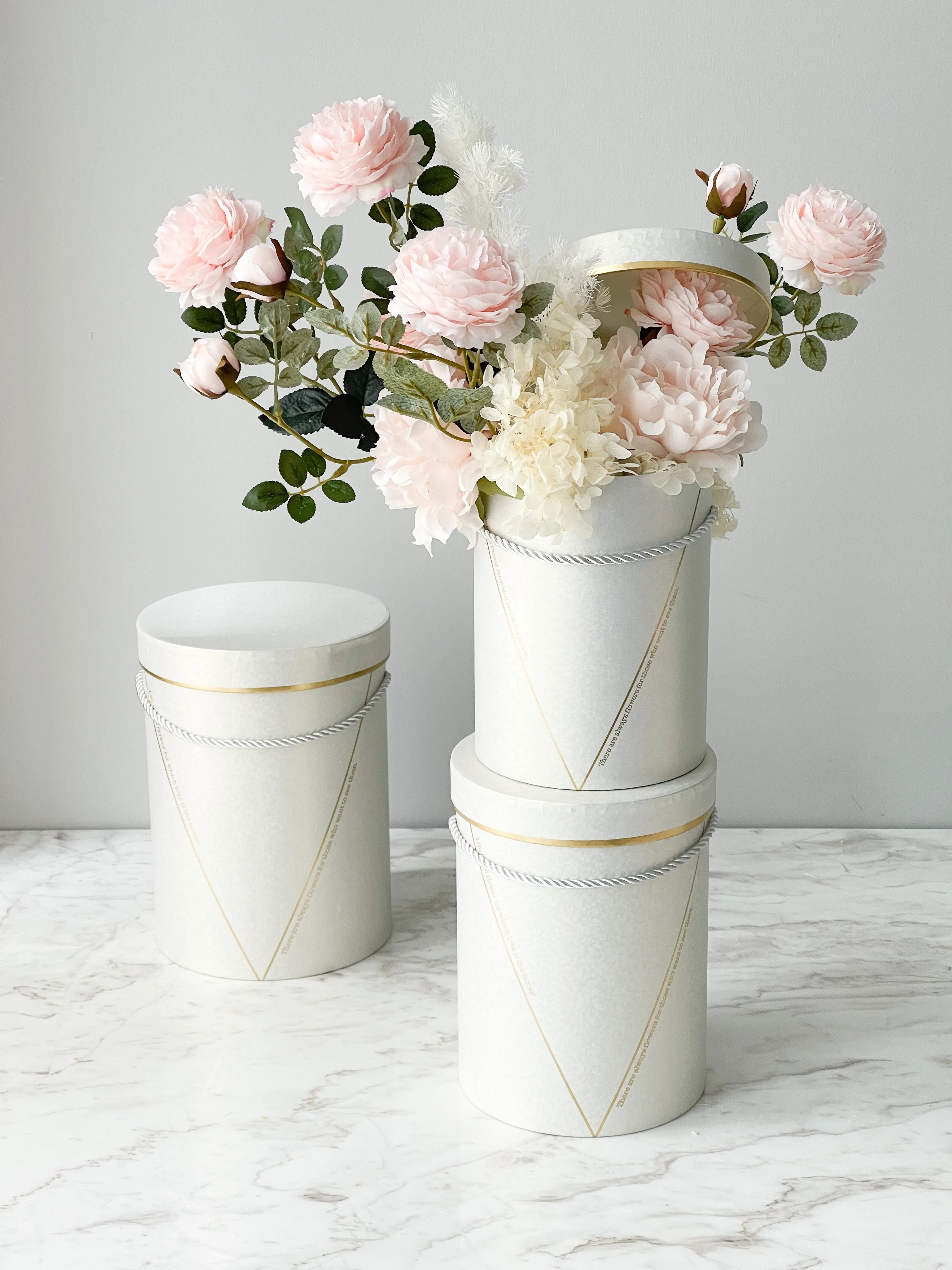 Colored Round Flower Box With Gold Lines