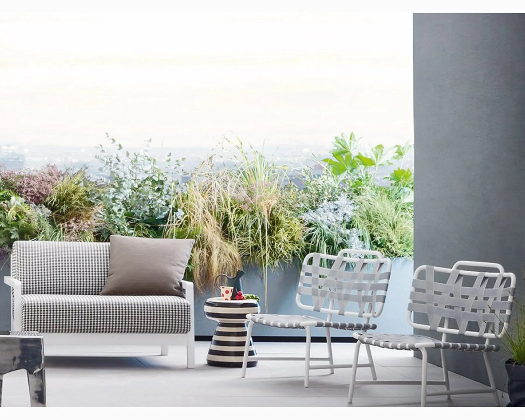 InOut 856 Lounge Chair