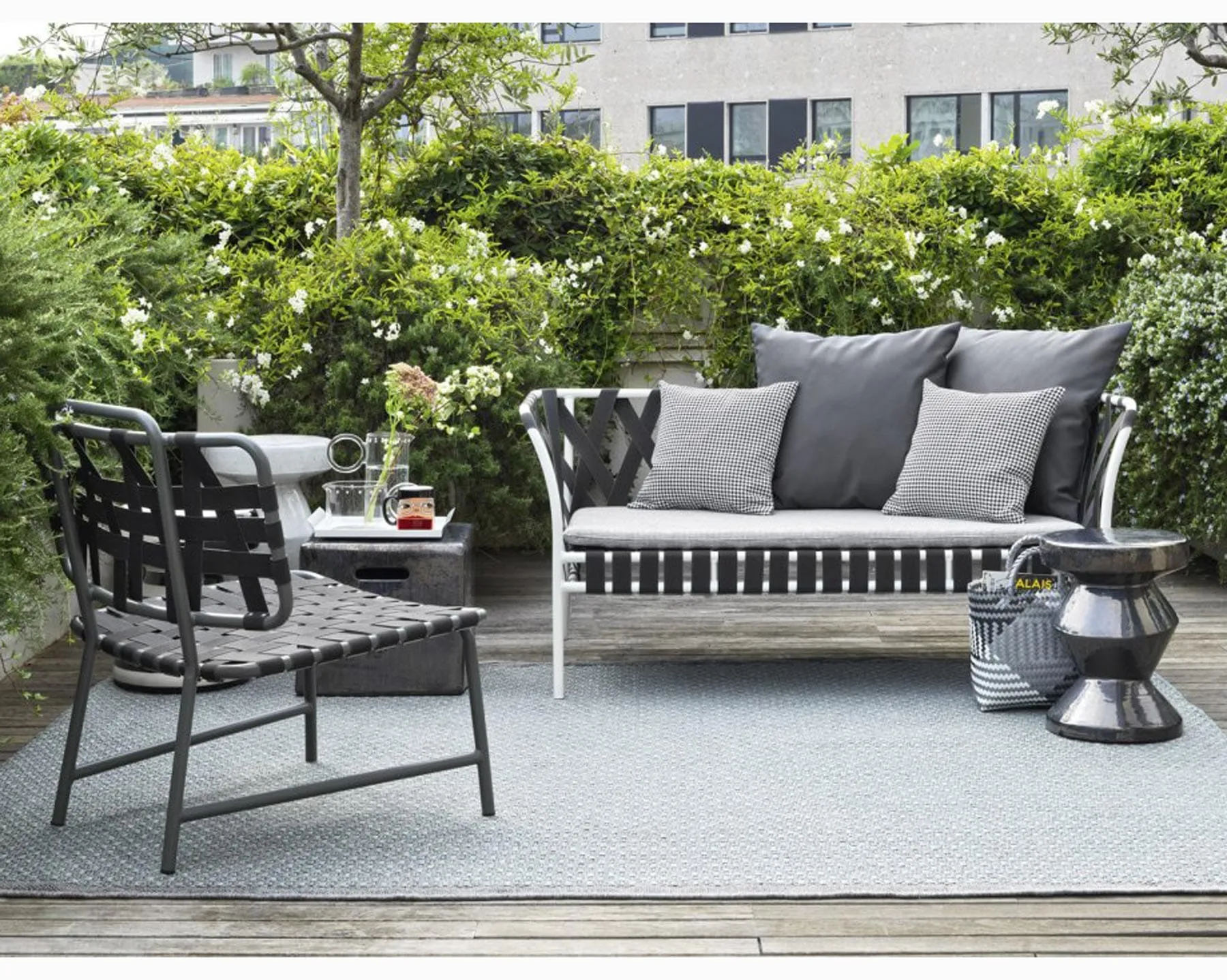InOut 856 Lounge Chair