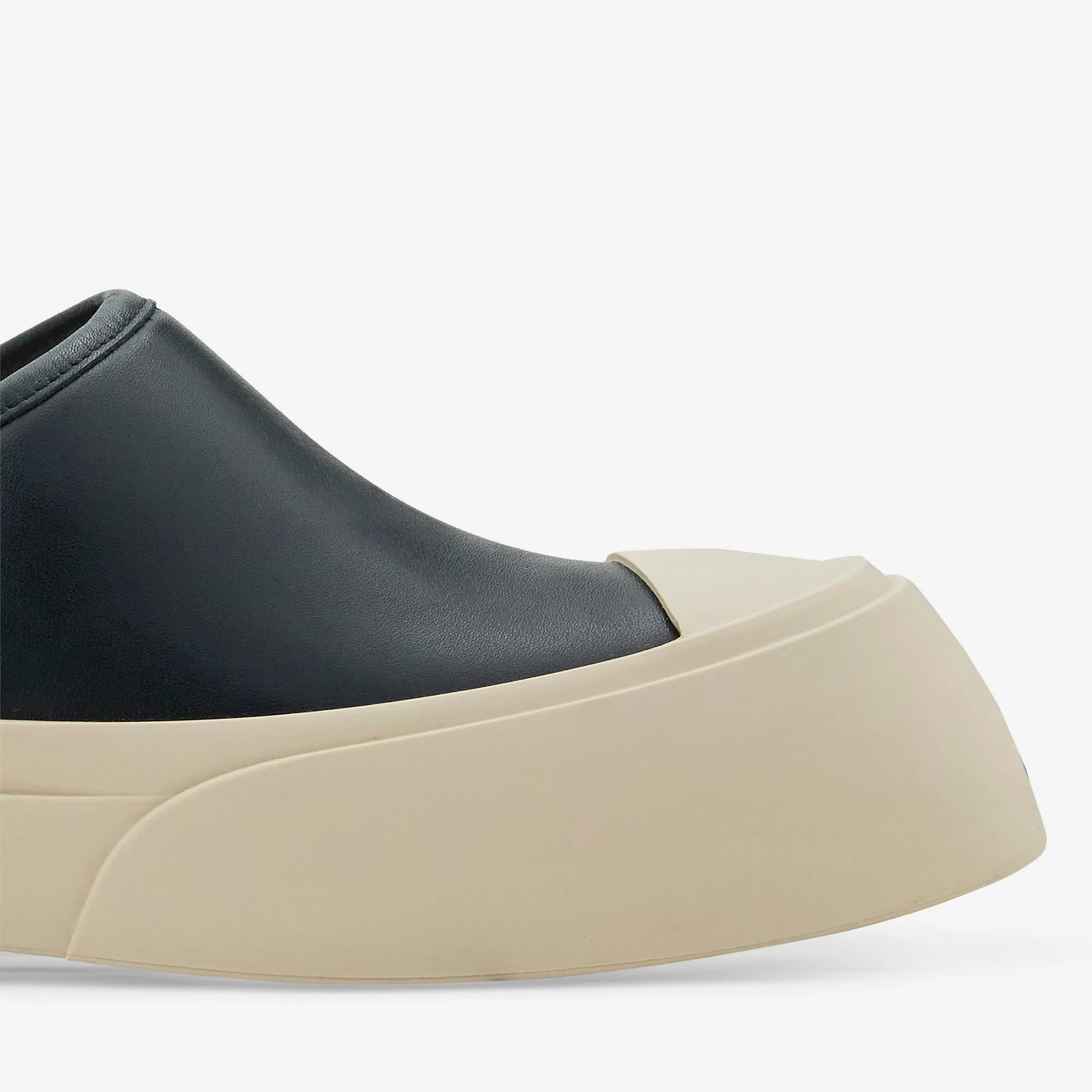 Pablo Slip-On Sneakers Black