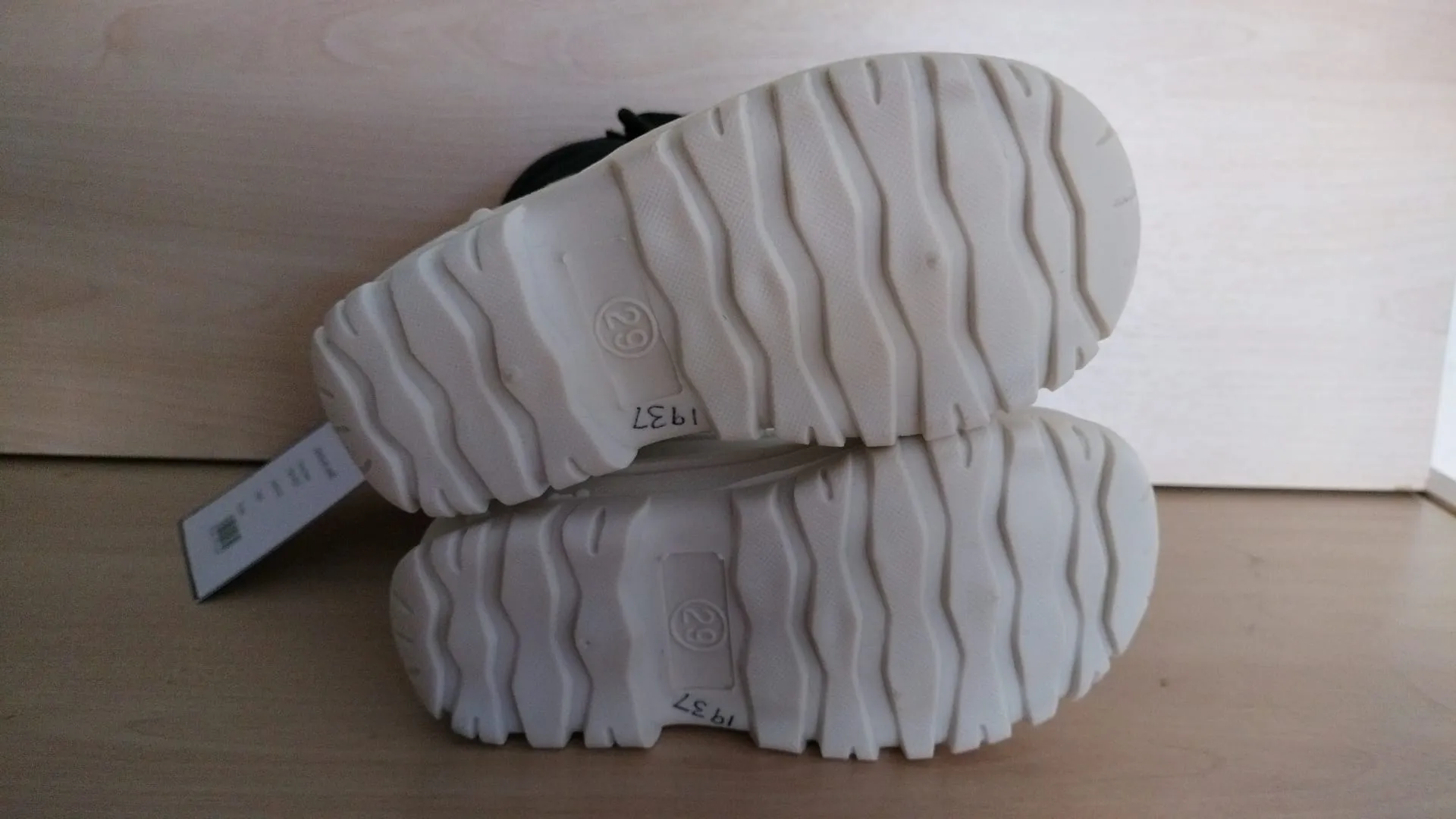 Pre Loved Roarsome (Dinoski) Kids Snow Boots Size EU29 (1937)