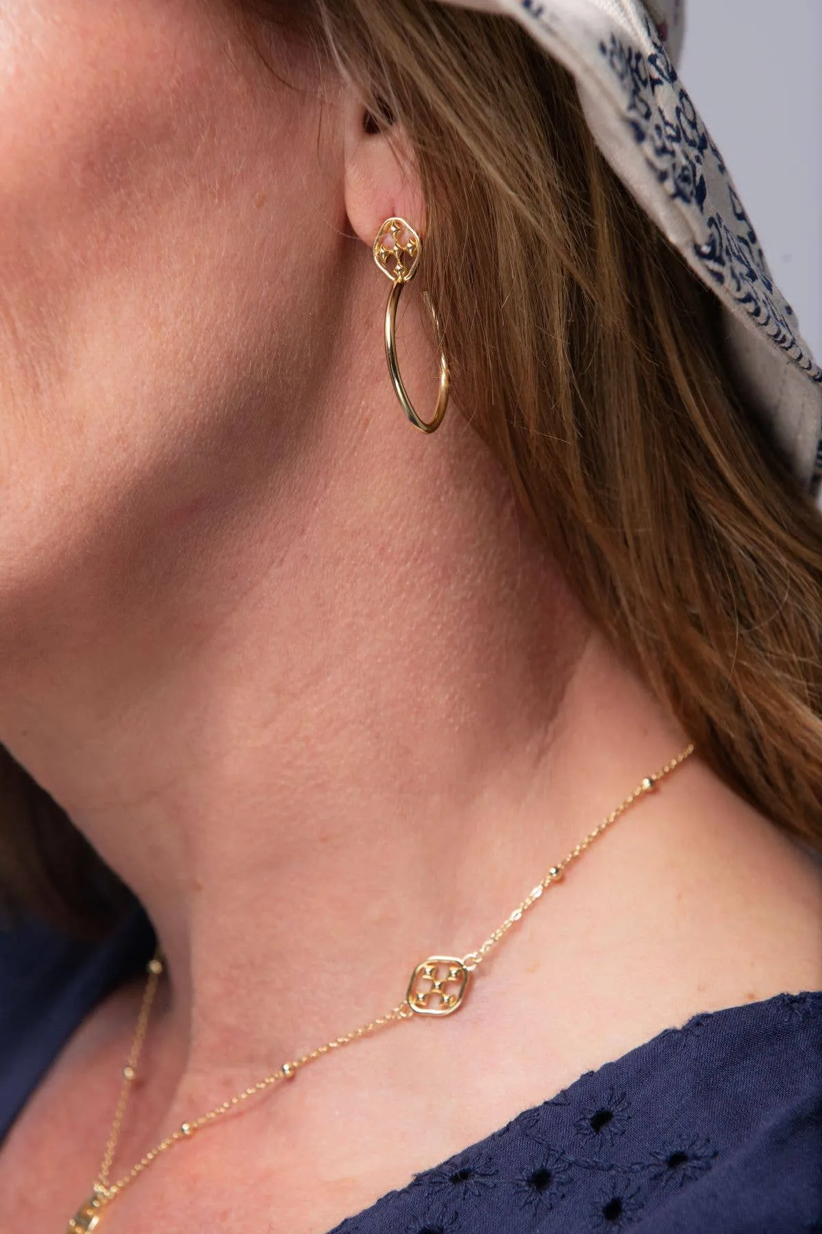 Shield choker necklace