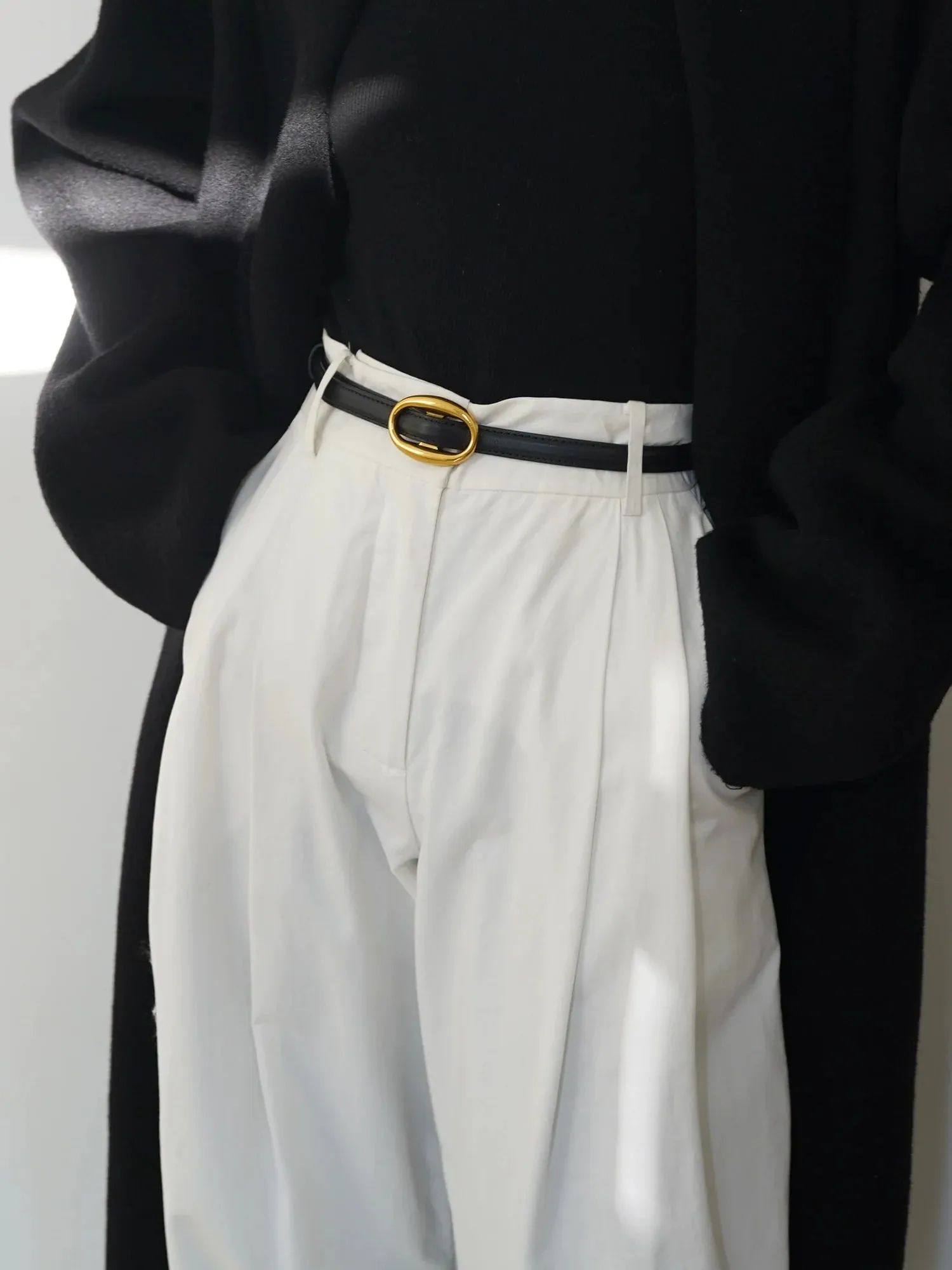 Slim Cowhide Oval Belt