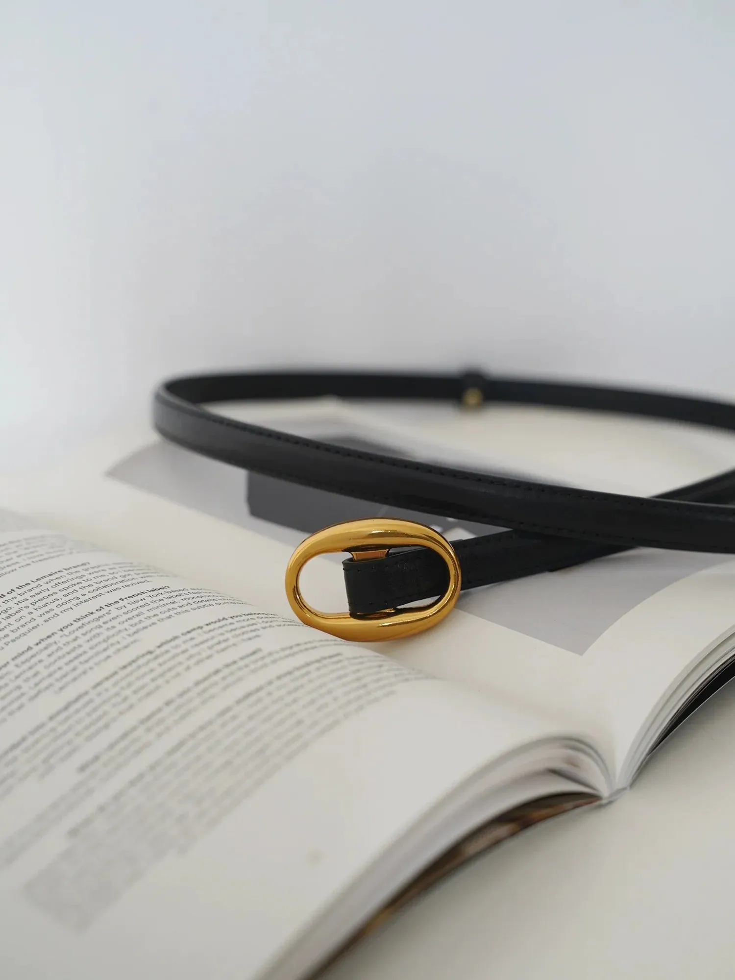Slim Cowhide Oval Belt
