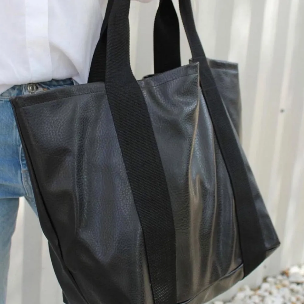 Weekender Tote in Bowie Black